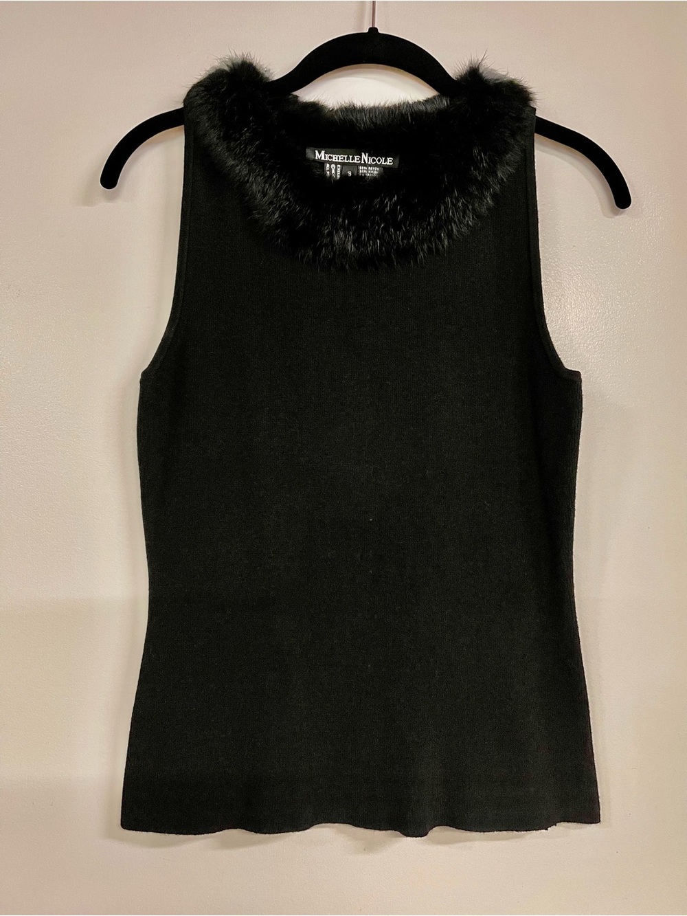 Michelle Nicole Black Faux-Fur Trim Sleeveless Knit Tank